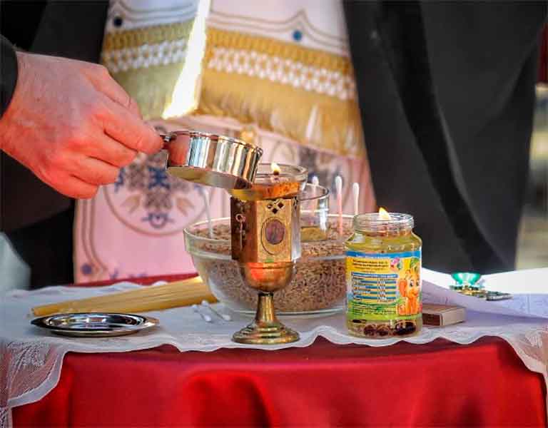 Свето тайнство Маслосвет (Елеосвещение)